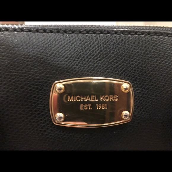 Micheal Kors Purse - Picture 4 of 4